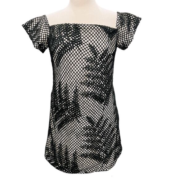 Anthropologie Hutch Off the Shoulder Cap Sleeve Black/White
Dress Size 6 - Picture 2 of 6